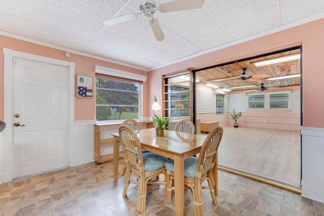 Под контрактом: $499,999 (3 спален, 2 ванн, 1745 Квадратных фут)