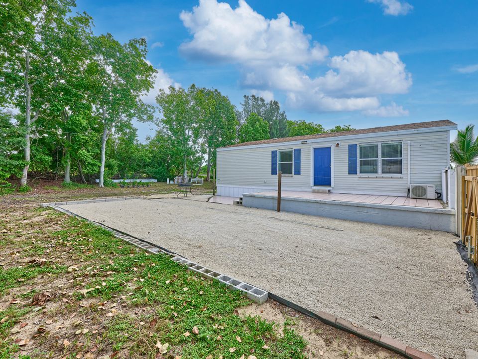 待售: $299,000 (2 贝兹, 2 浴室, 958 平方英尺)