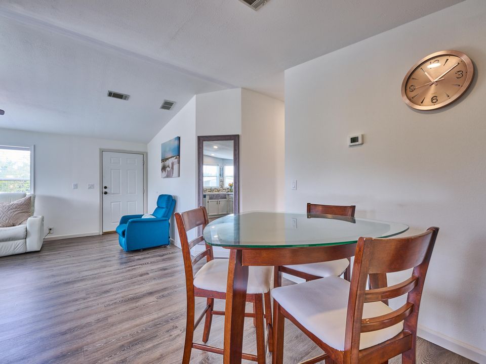 待售: $299,000 (2 贝兹, 2 浴室, 958 平方英尺)