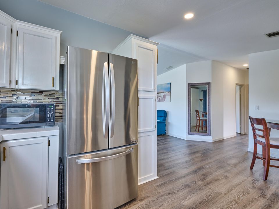 待售: $299,000 (2 贝兹, 2 浴室, 958 平方英尺)