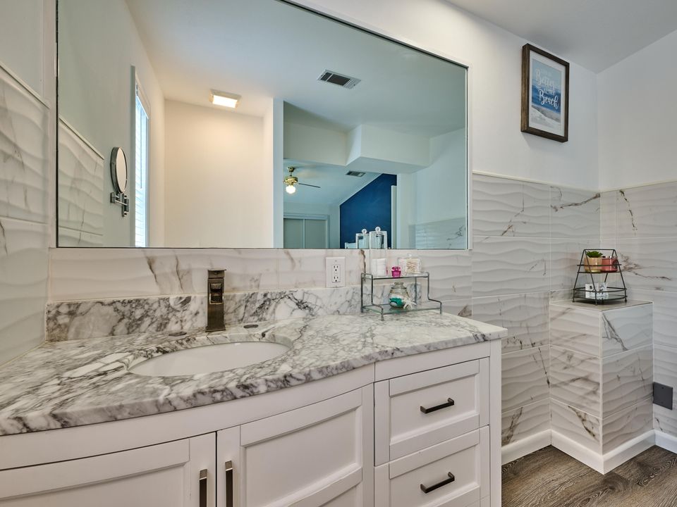 待售: $299,000 (2 贝兹, 2 浴室, 958 平方英尺)