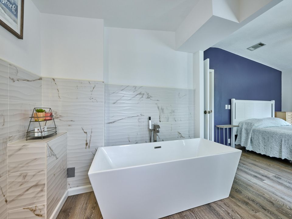 待售: $299,000 (2 贝兹, 2 浴室, 958 平方英尺)