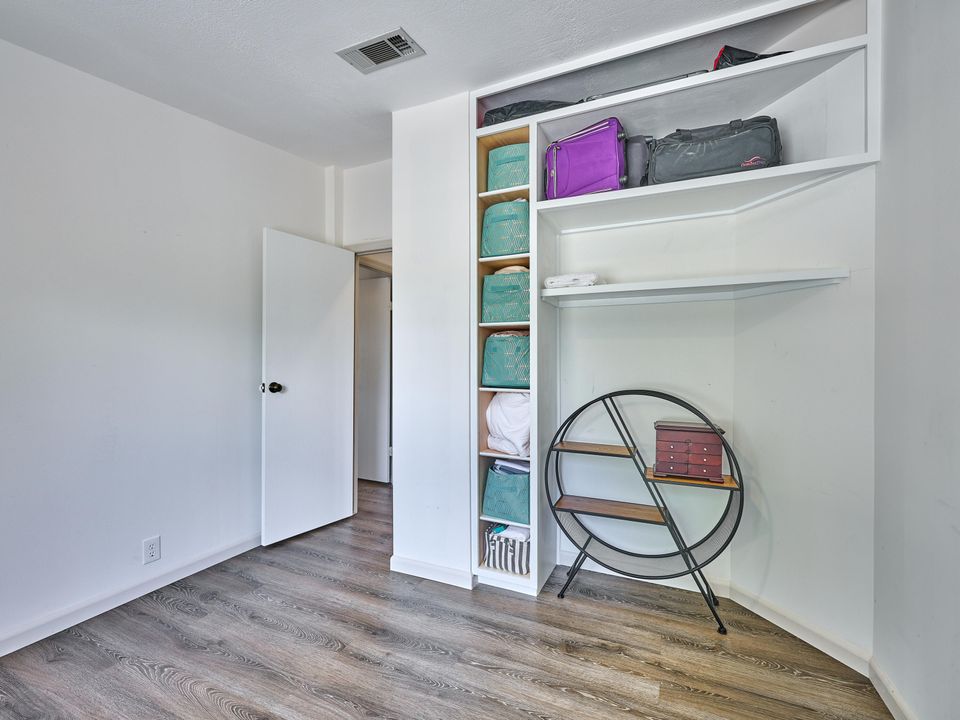 待售: $299,000 (2 贝兹, 2 浴室, 958 平方英尺)