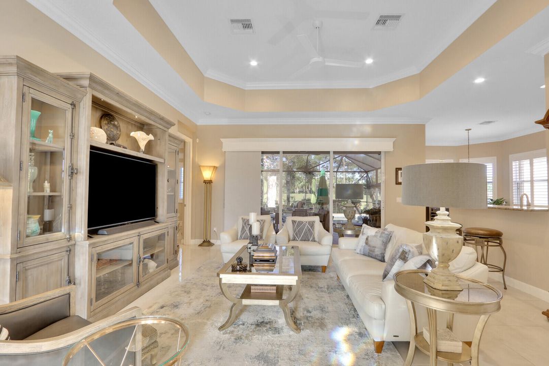 合同活跃: $489,900 (3 贝兹, 3 浴室, 1947 平方英尺)