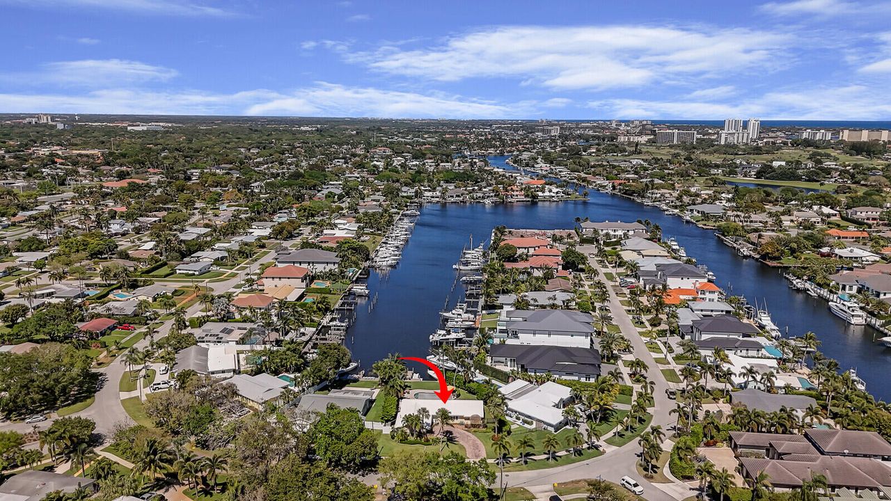 For Sale: $2,450,000 (3 beds, 2 baths, 1664 Square Feet)