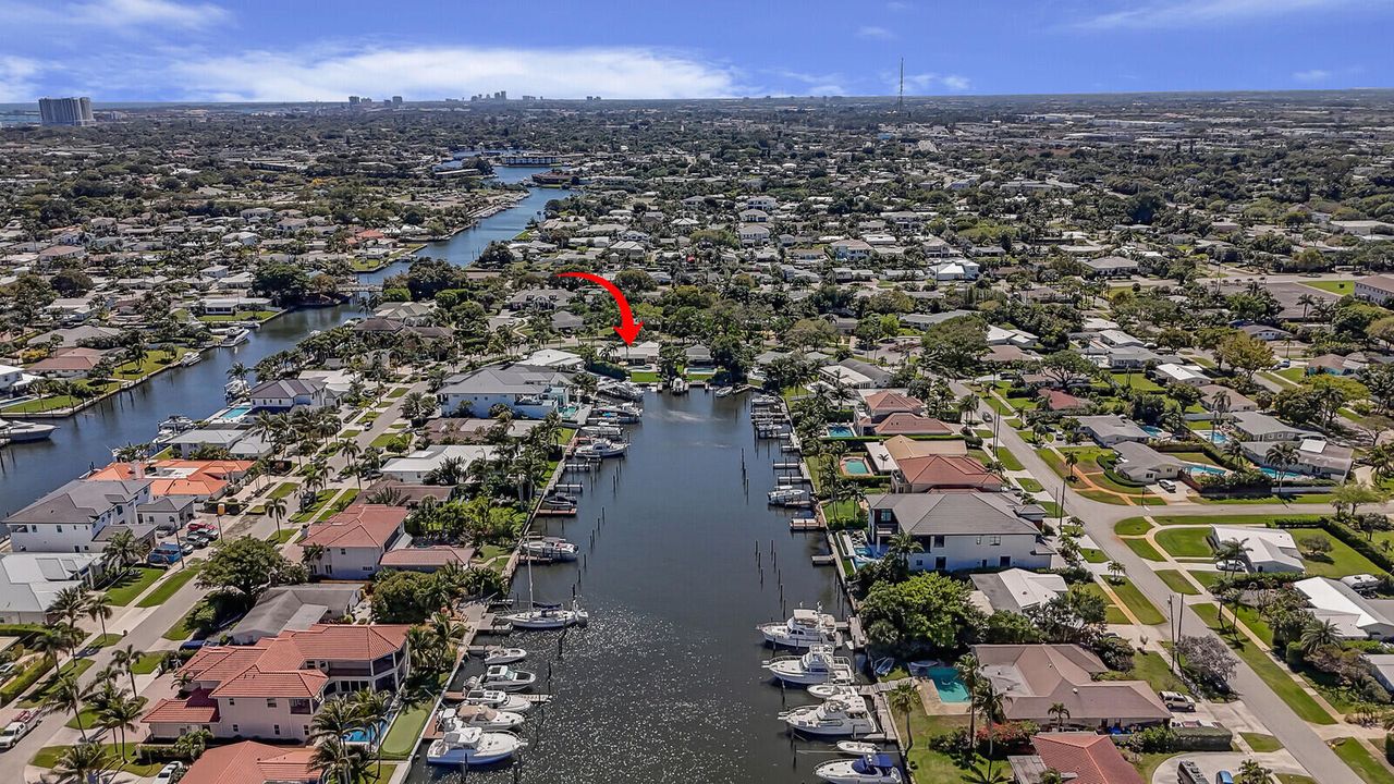 For Sale: $2,450,000 (3 beds, 2 baths, 1664 Square Feet)