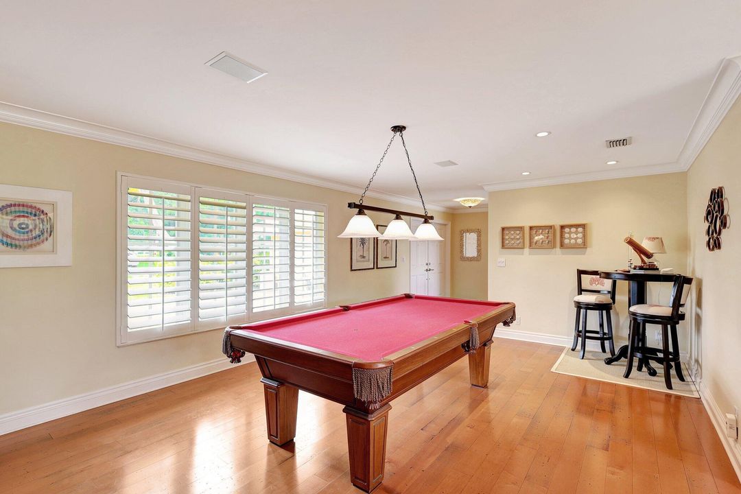 For Sale: $2,450,000 (3 beds, 2 baths, 1664 Square Feet)