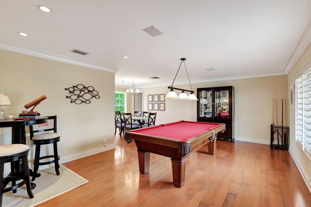 For Sale: $2,450,000 (3 beds, 2 baths, 1664 Square Feet)