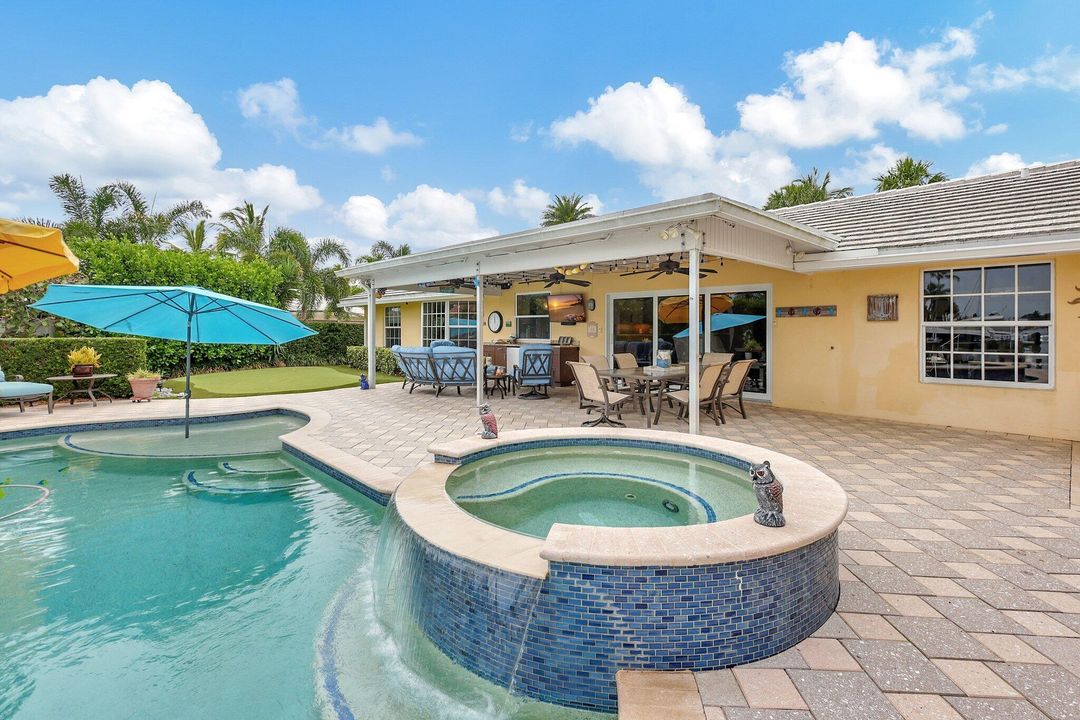 For Sale: $2,450,000 (3 beds, 2 baths, 1664 Square Feet)