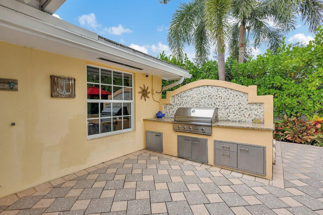 For Sale: $2,450,000 (3 beds, 2 baths, 1664 Square Feet)