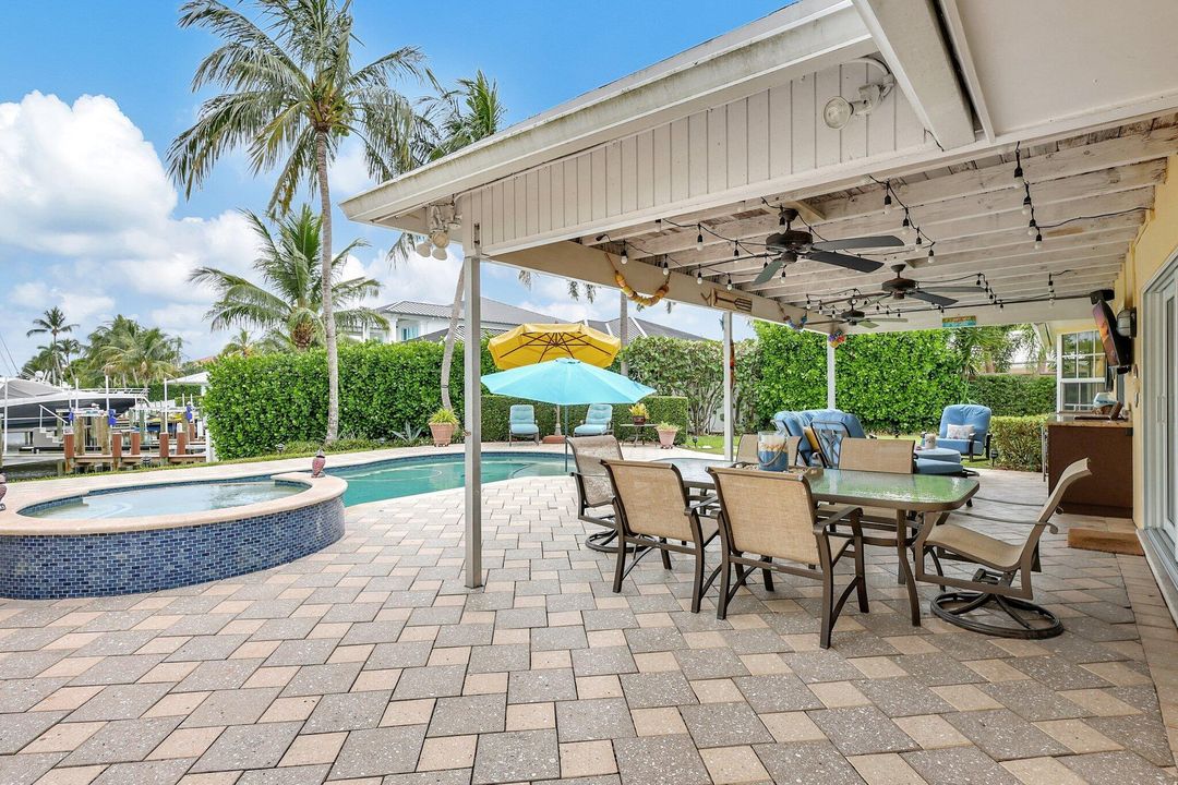 For Sale: $2,450,000 (3 beds, 2 baths, 1664 Square Feet)