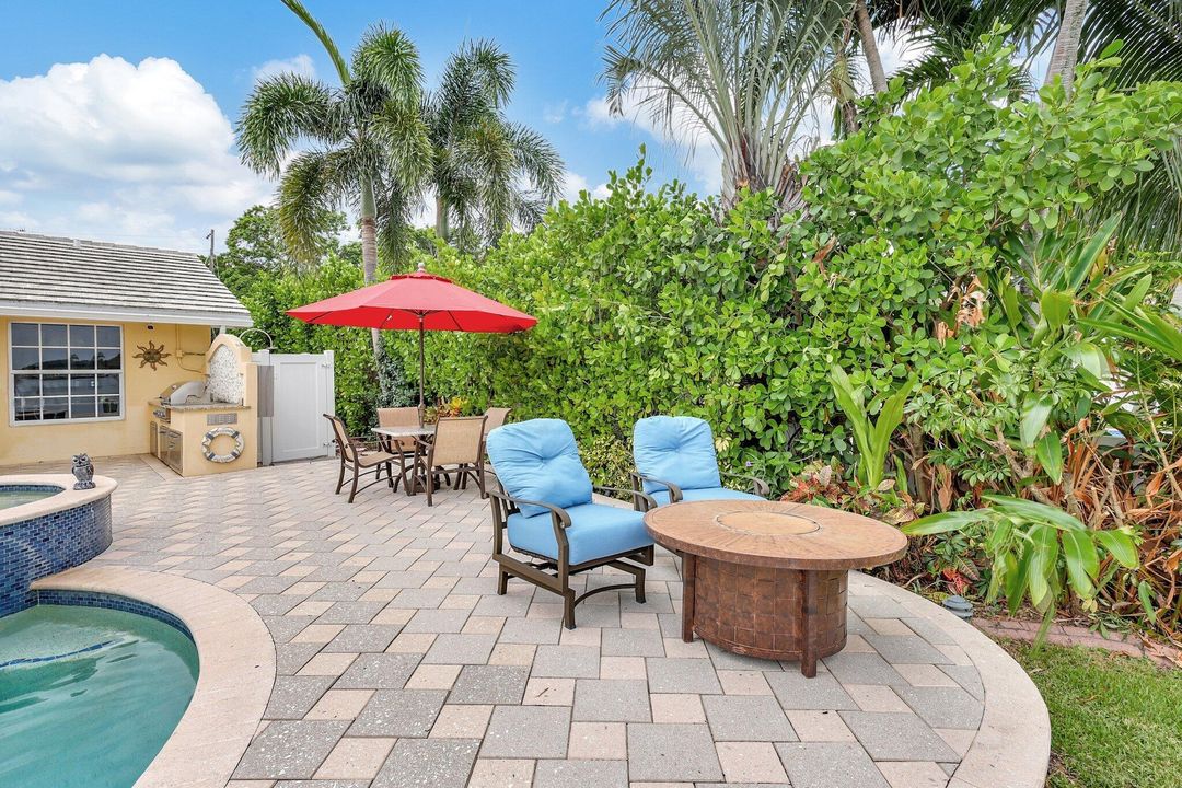 For Sale: $2,450,000 (3 beds, 2 baths, 1664 Square Feet)