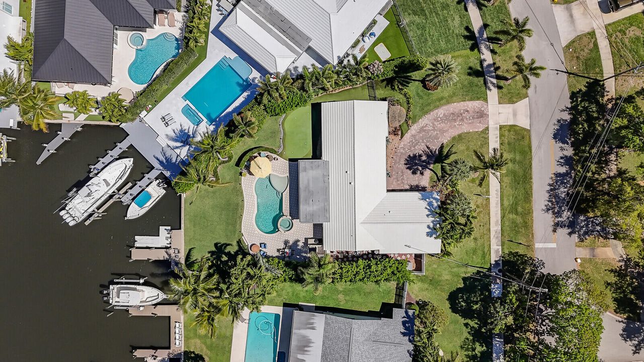 For Sale: $2,450,000 (3 beds, 2 baths, 1664 Square Feet)