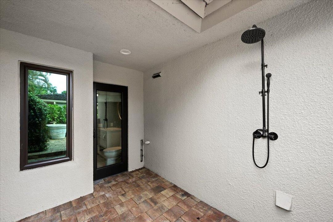 For Sale: $1,295,000 (4 beds, 4 baths, 2170 Square Feet)