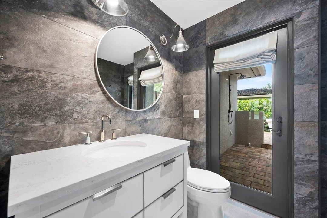 For Sale: $1,295,000 (4 beds, 4 baths, 2170 Square Feet)