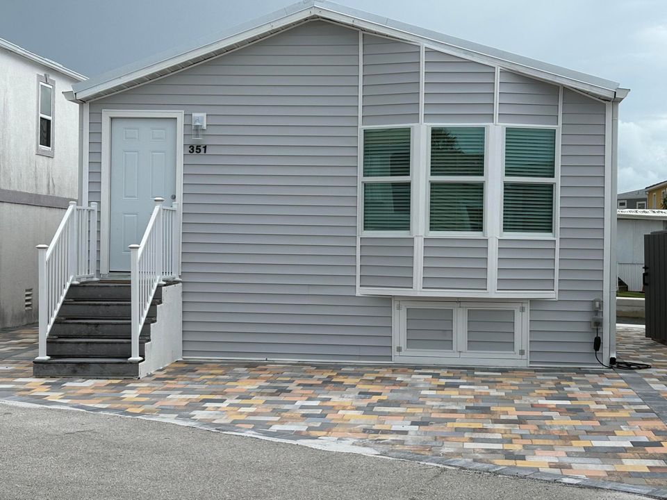 Recently Sold: $425,000 (2 beds, 2 baths, 798 Square Feet)