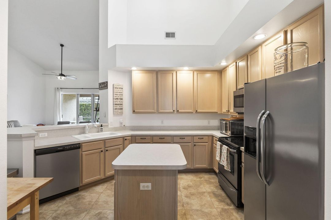 For Sale: $339,900 (3 beds, 2 baths, 2139 Square Feet)
