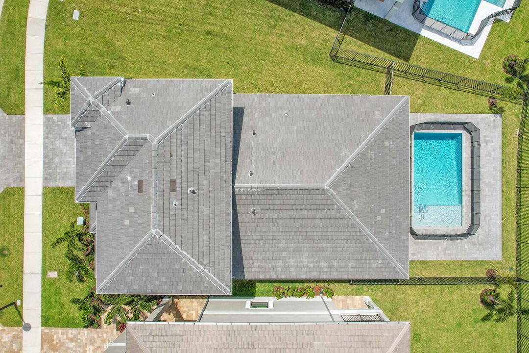 合同活跃: $6,200 (4 贝兹, 4 浴室, 3000 平方英尺)