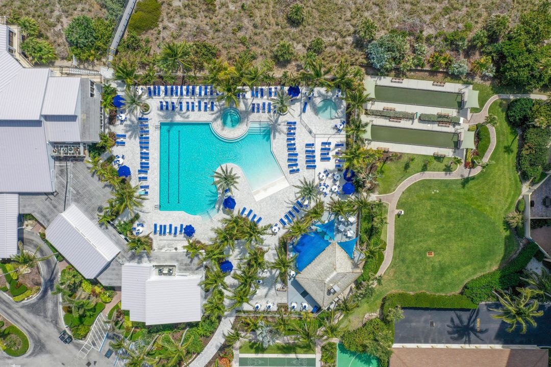 Active With Contract: $179,000 (1 beds, 1 baths, 887 Square Feet)