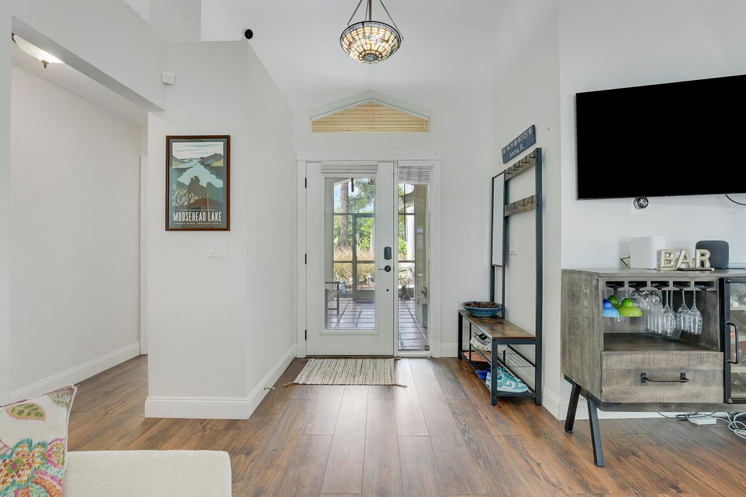 合同活跃: $629,900 (3 贝兹, 2 浴室, 1374 平方英尺)