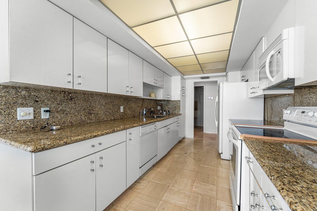 待售: $2,500,000 (2 贝兹, 2 浴室, 2173 平方英尺)