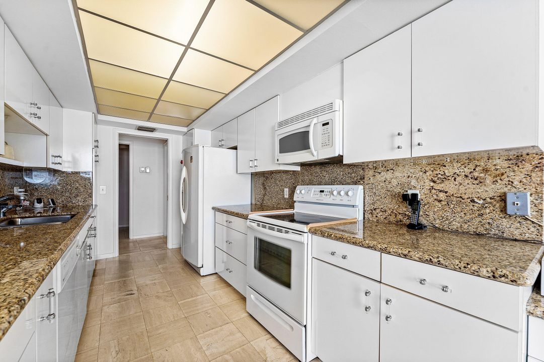 待售: $2,500,000 (2 贝兹, 2 浴室, 2173 平方英尺)