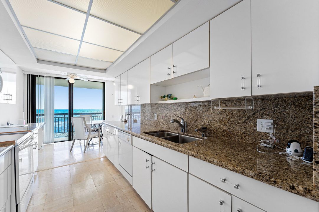 待售: $2,500,000 (2 贝兹, 2 浴室, 2173 平方英尺)