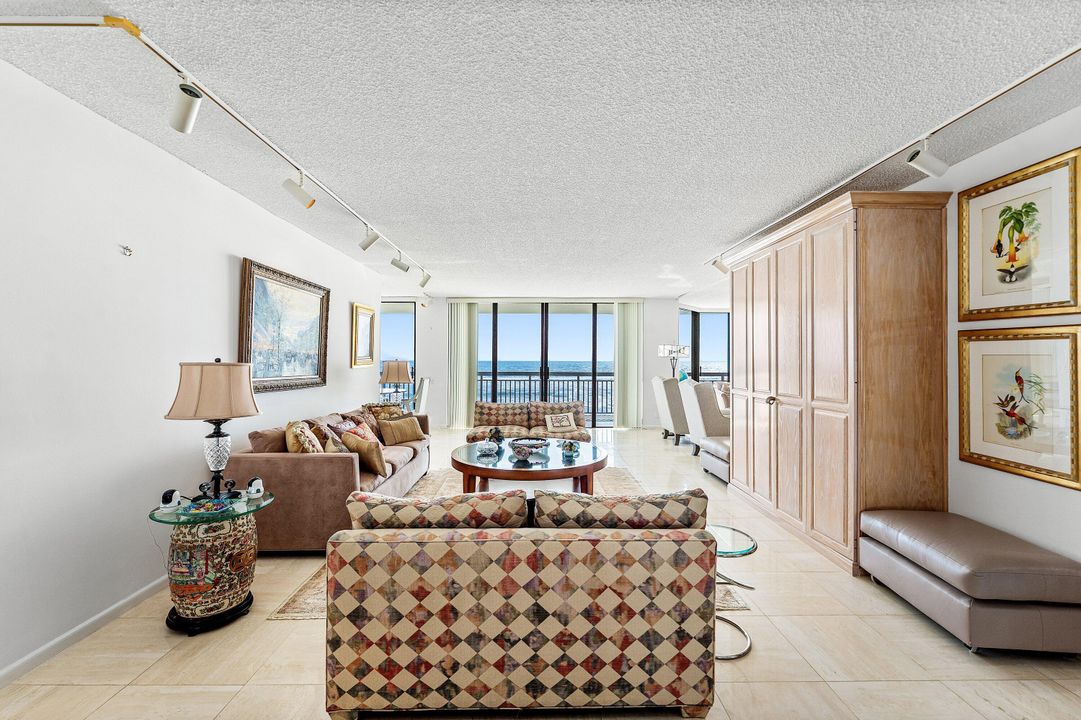 待售: $2,500,000 (2 贝兹, 2 浴室, 2173 平方英尺)