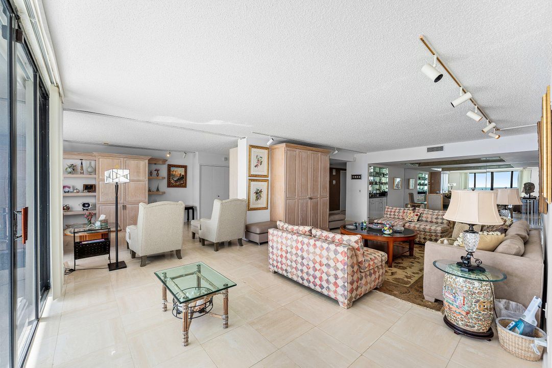 待售: $2,500,000 (2 贝兹, 2 浴室, 2173 平方英尺)