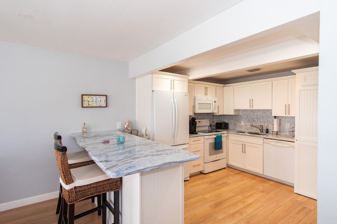 For Rent: $3,200 (1 beds, 1 baths, 937 Square Feet)