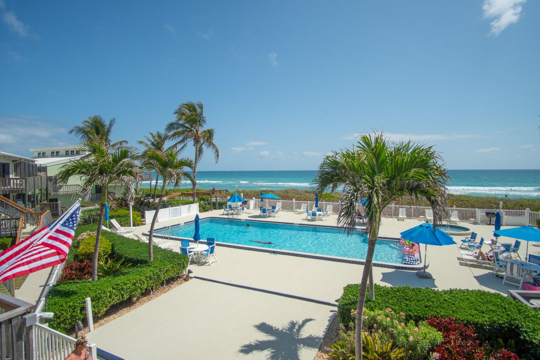 For Rent: $3,200 (1 beds, 1 baths, 937 Square Feet)