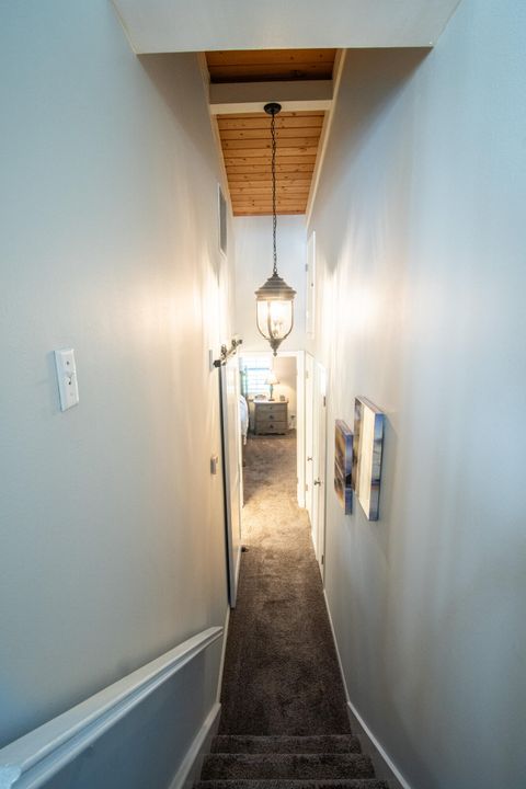 For Rent: $3,200 (1 beds, 1 baths, 937 Square Feet)