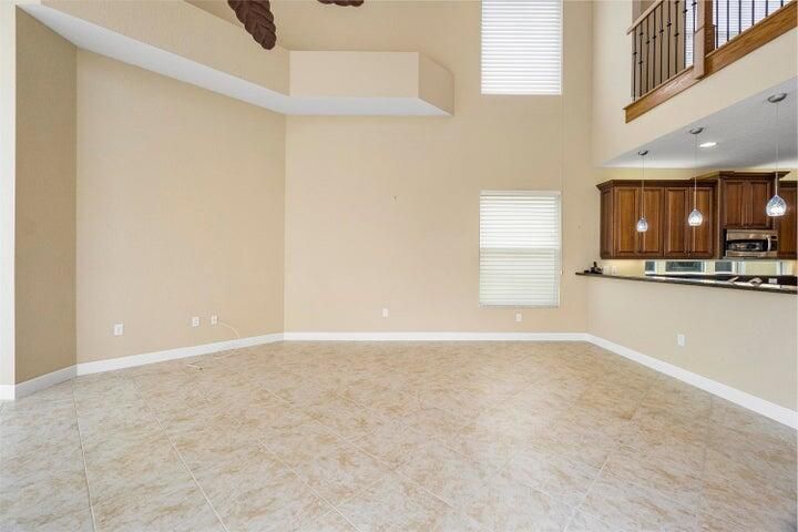 В аренду: $8,000 (6 спален, 5 ванн, 5382 Квадратных фут)