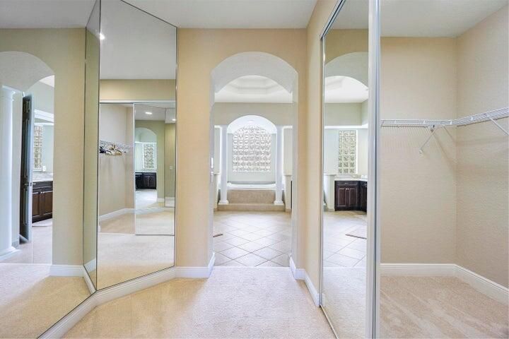 В аренду: $8,000 (6 спален, 5 ванн, 5382 Квадратных фут)