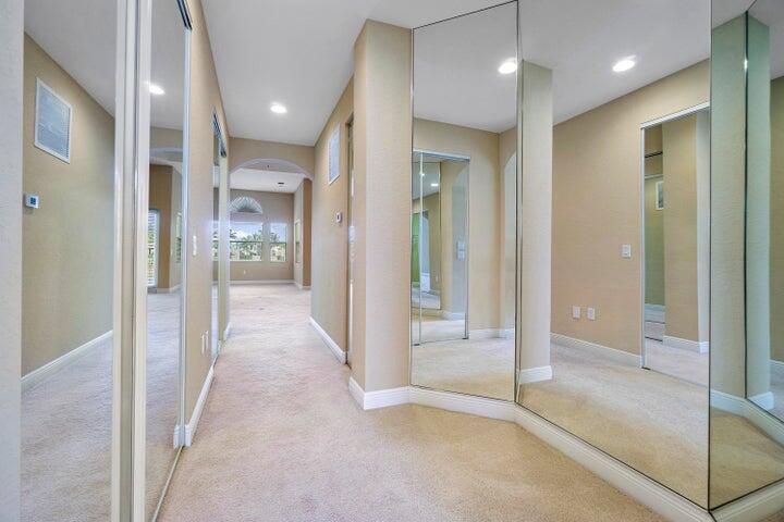 В аренду: $8,000 (6 спален, 5 ванн, 5382 Квадратных фут)