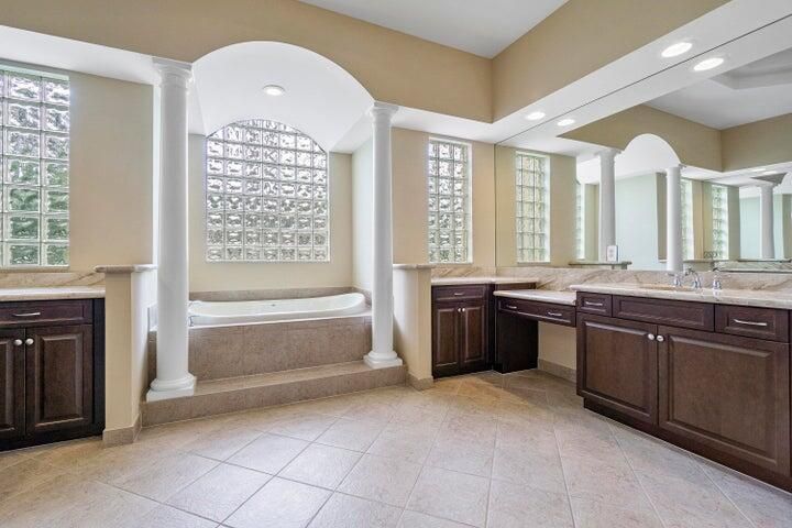 В аренду: $8,000 (6 спален, 5 ванн, 5382 Квадратных фут)