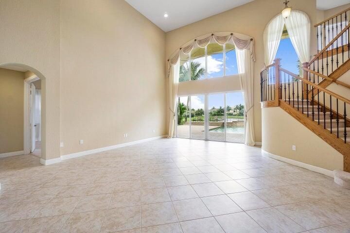 В аренду: $8,000 (6 спален, 5 ванн, 5382 Квадратных фут)