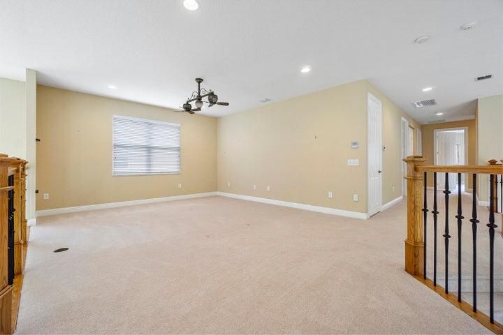 В аренду: $8,000 (6 спален, 5 ванн, 5382 Квадратных фут)