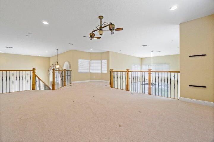 В аренду: $8,000 (6 спален, 5 ванн, 5382 Квадратных фут)