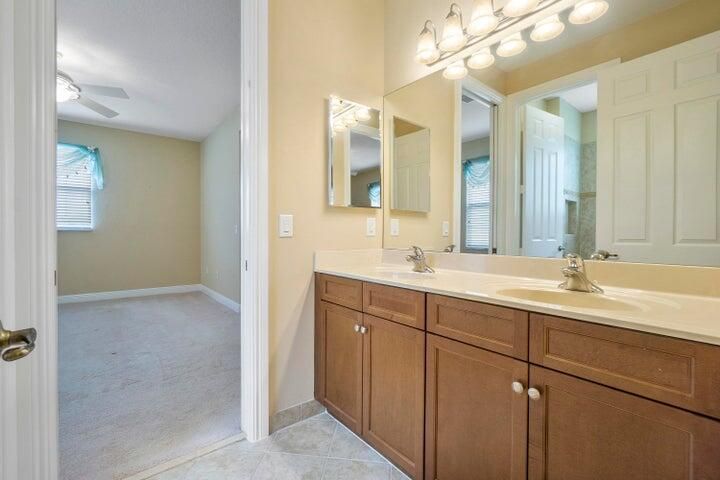 В аренду: $8,000 (6 спален, 5 ванн, 5382 Квадратных фут)