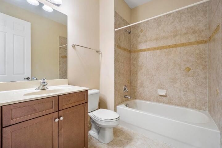 В аренду: $8,000 (6 спален, 5 ванн, 5382 Квадратных фут)