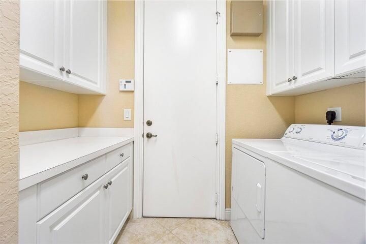 В аренду: $8,000 (6 спален, 5 ванн, 5382 Квадратных фут)