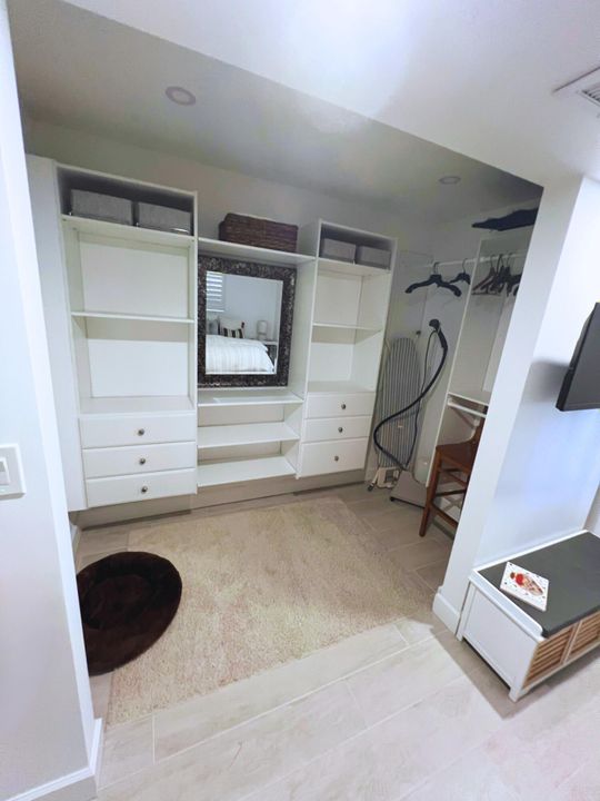 出租: $9,000 (2 贝兹, 1 浴室, 1100 平方英尺)