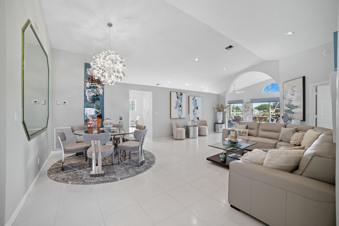 合同活跃: $6,000 (3 贝兹, 2 浴室, 2049 平方英尺)