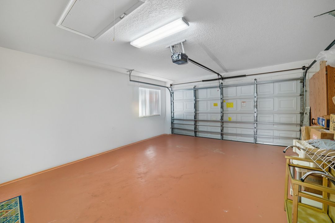 合同活跃: $6,000 (3 贝兹, 2 浴室, 2049 平方英尺)