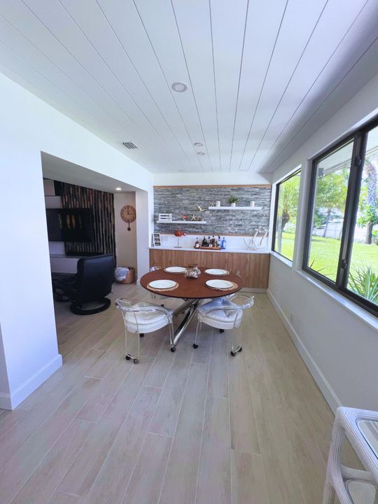 出租: $9,000 (2 贝兹, 1 浴室, 1100 平方英尺)