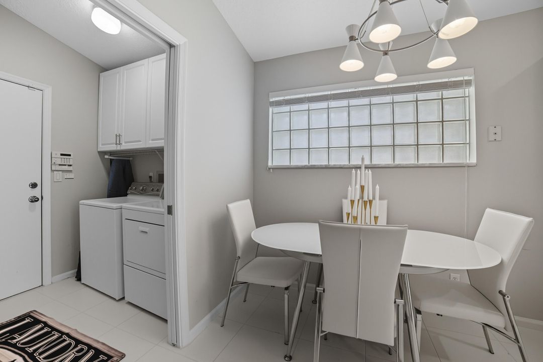 合同活跃: $6,000 (3 贝兹, 2 浴室, 2049 平方英尺)