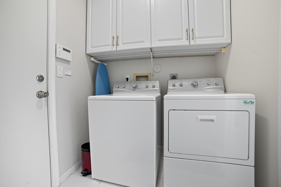 合同活跃: $6,000 (3 贝兹, 2 浴室, 2049 平方英尺)