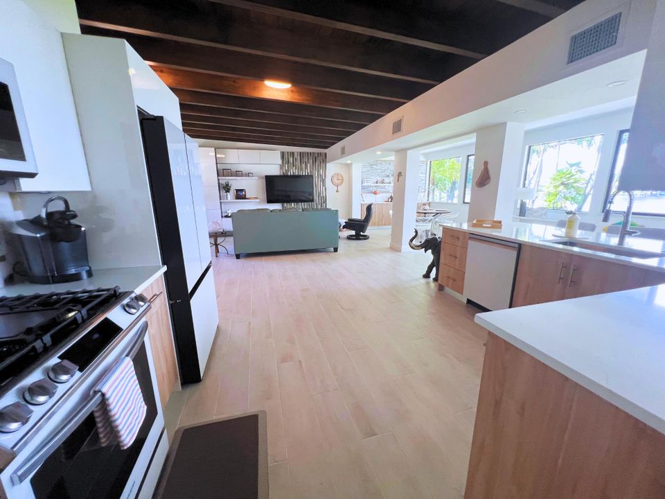 出租: $9,000 (2 贝兹, 1 浴室, 1100 平方英尺)