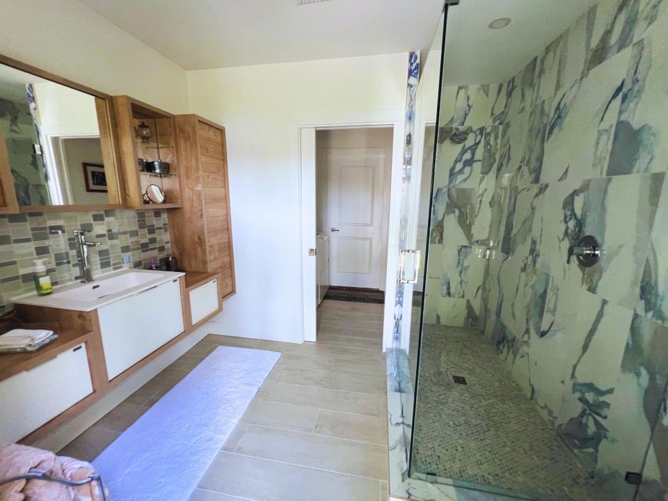 出租: $9,000 (2 贝兹, 1 浴室, 1100 平方英尺)